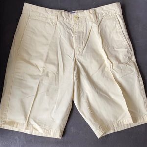 Men’s Gap Khaki Shorts Yellow Size 30